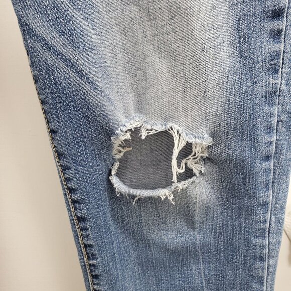 Denizen by Levi's High-Rise Slim Crop Women's Destroyed Fray Hem Denim Capris 27 - Picture 3 of 9